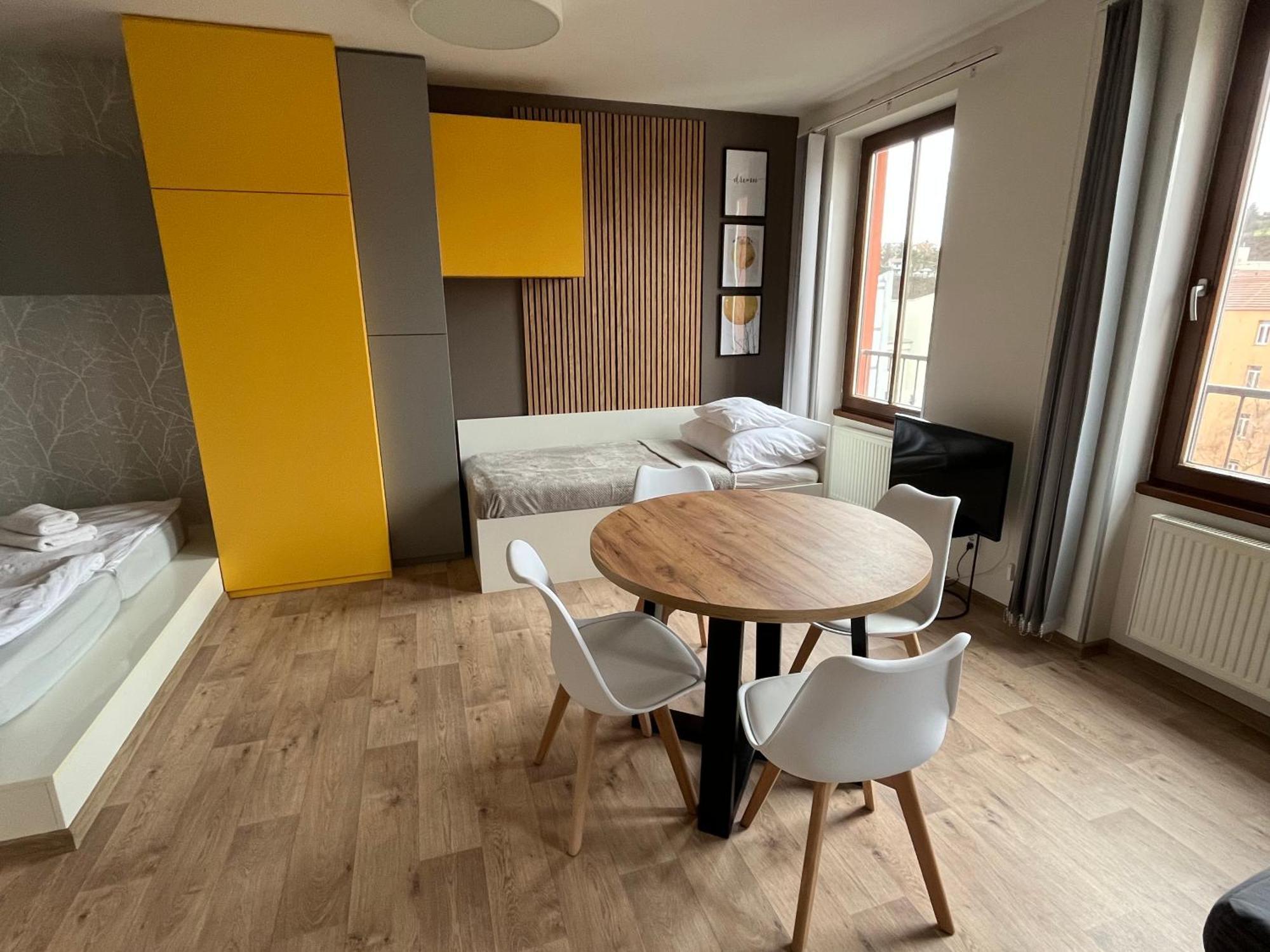Yellow Apartment Deluxe 布尔诺 外观 照片